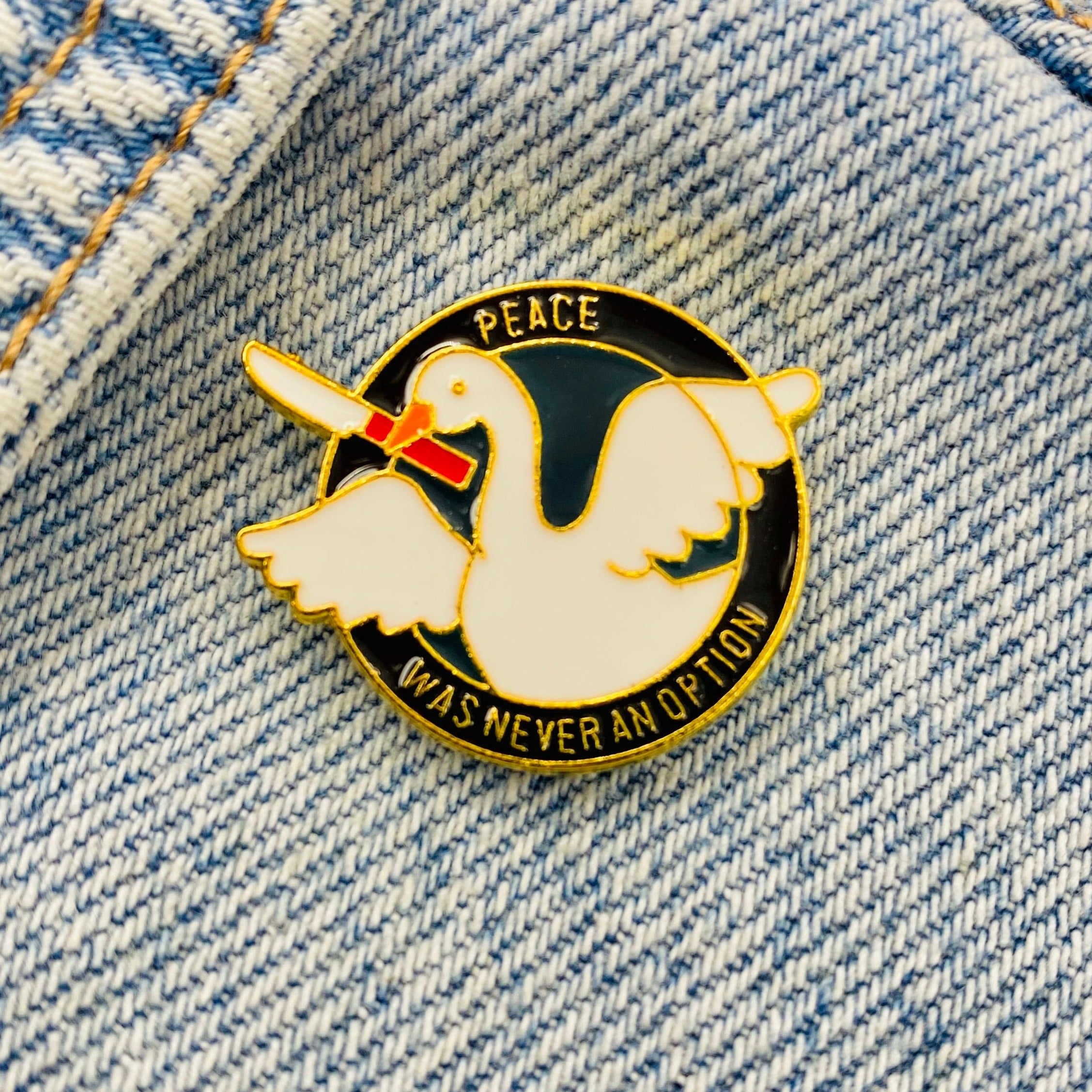 Spruch Gans "Peace was never an option" Emaille Pin