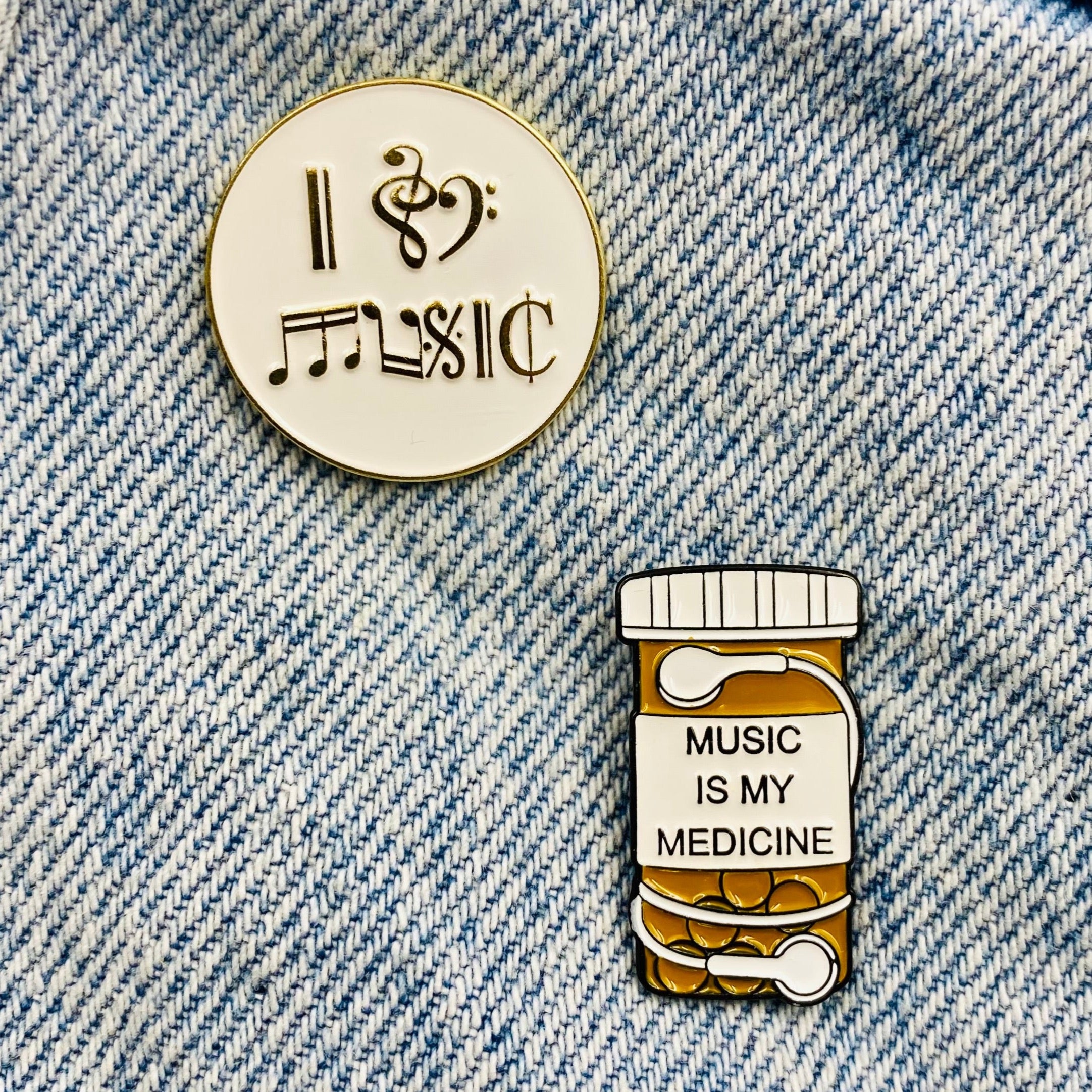 Spruch "Musik ist meine Medizin" Emaille Pin