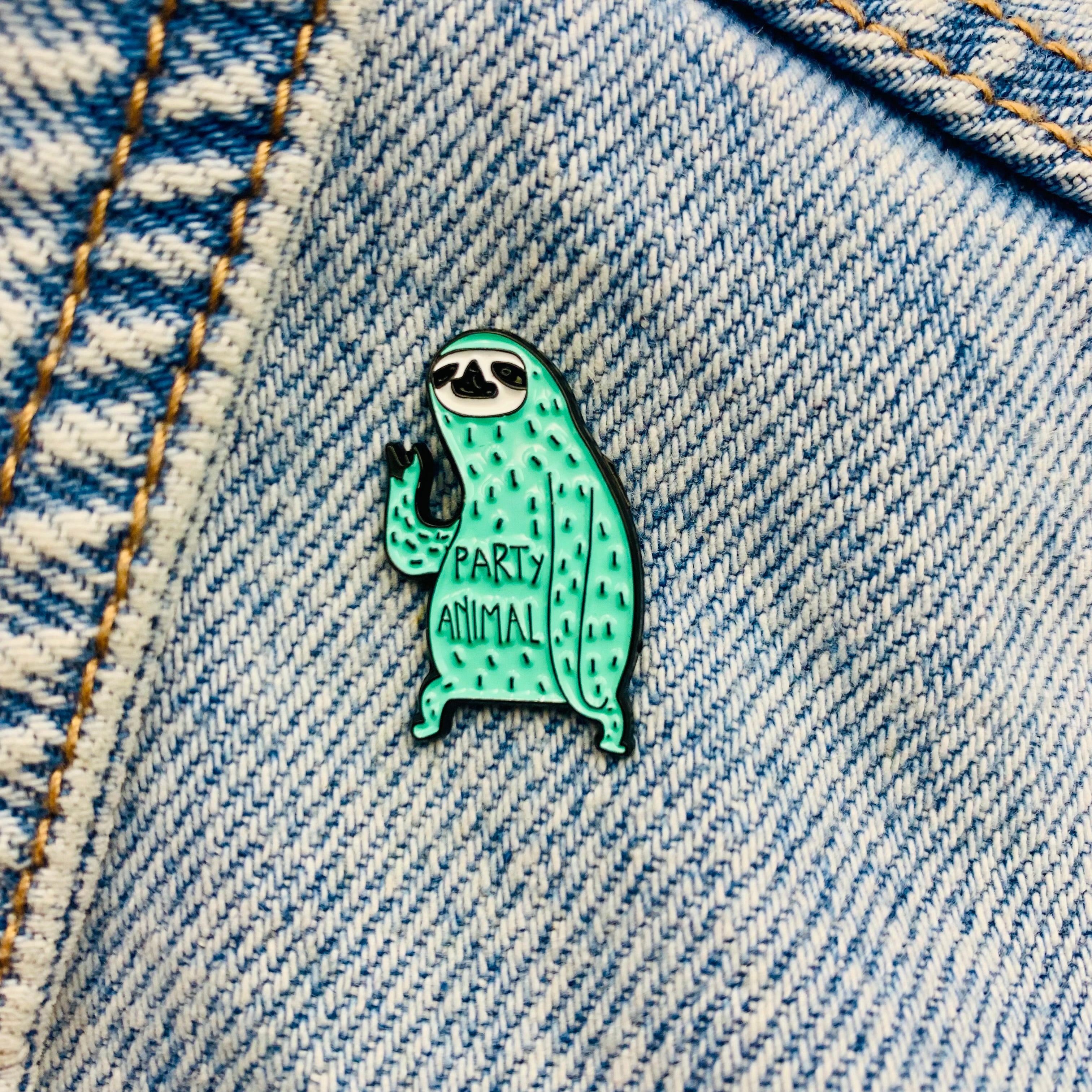 Saying „Party animal“ Enamel Pin