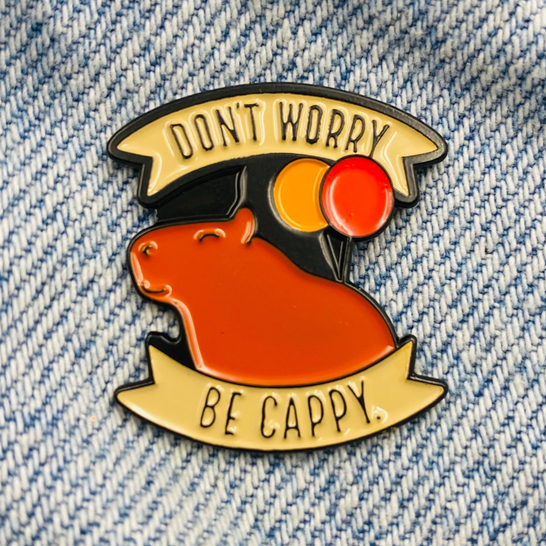 Spruch „Don’t worry be cappy“ Emaille Pin