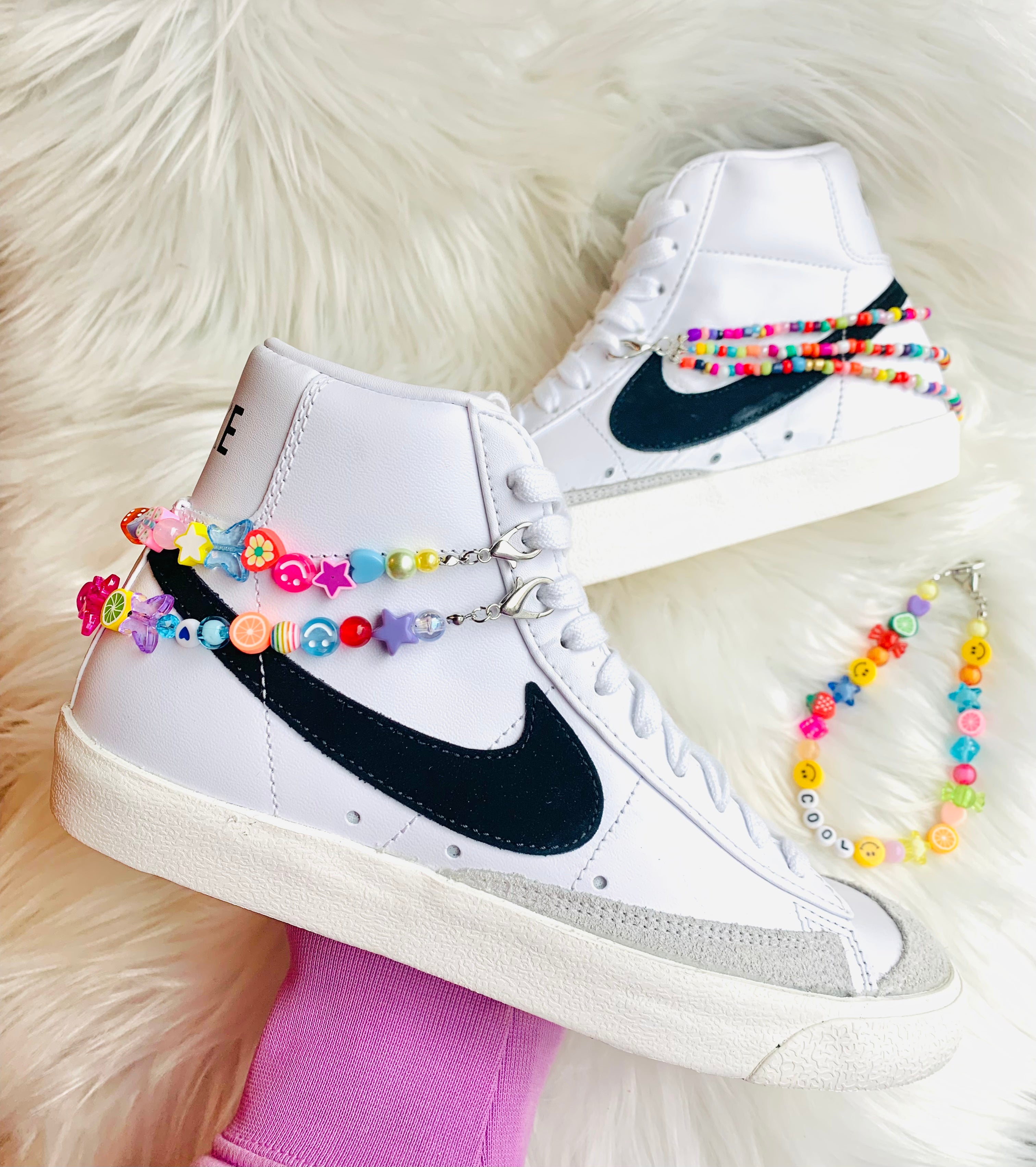 Colourful Shoe Chain „LOVE“