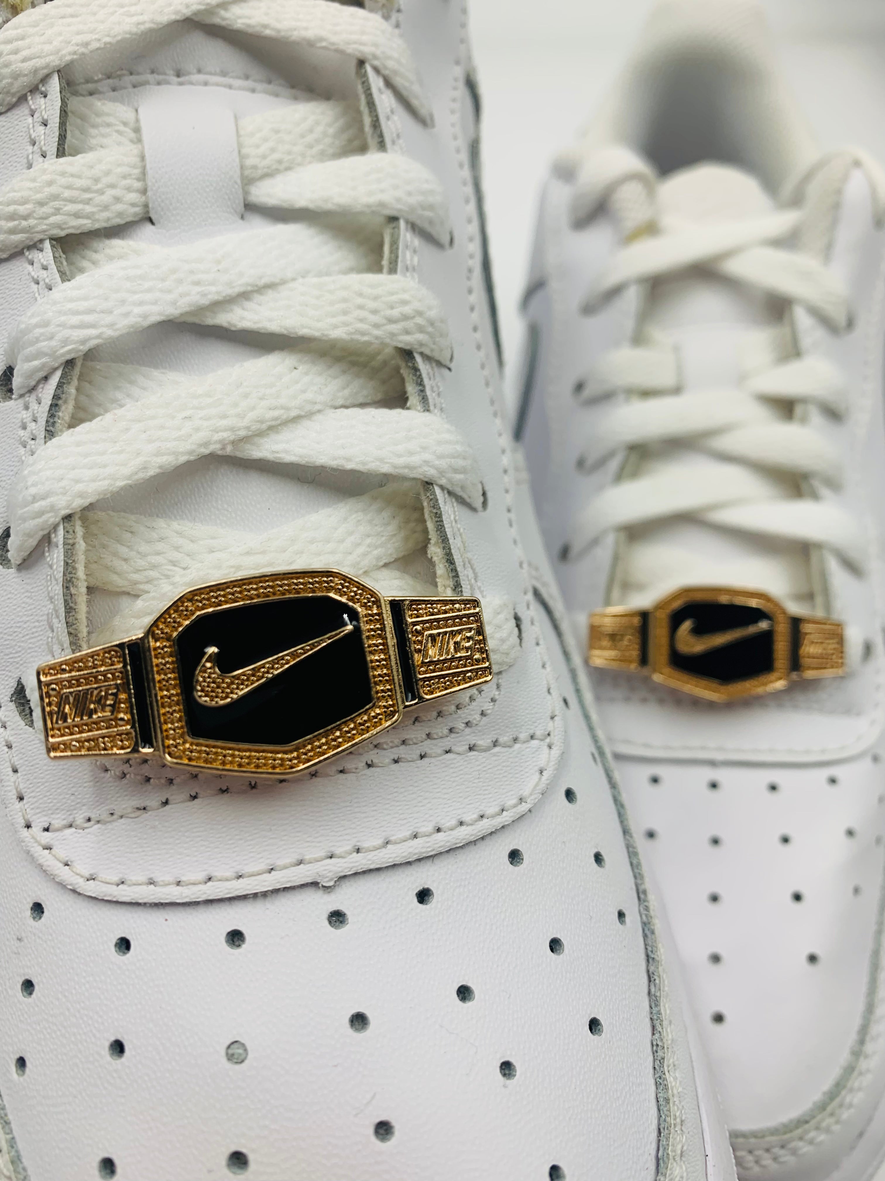 Goldene Nike Lace Locks