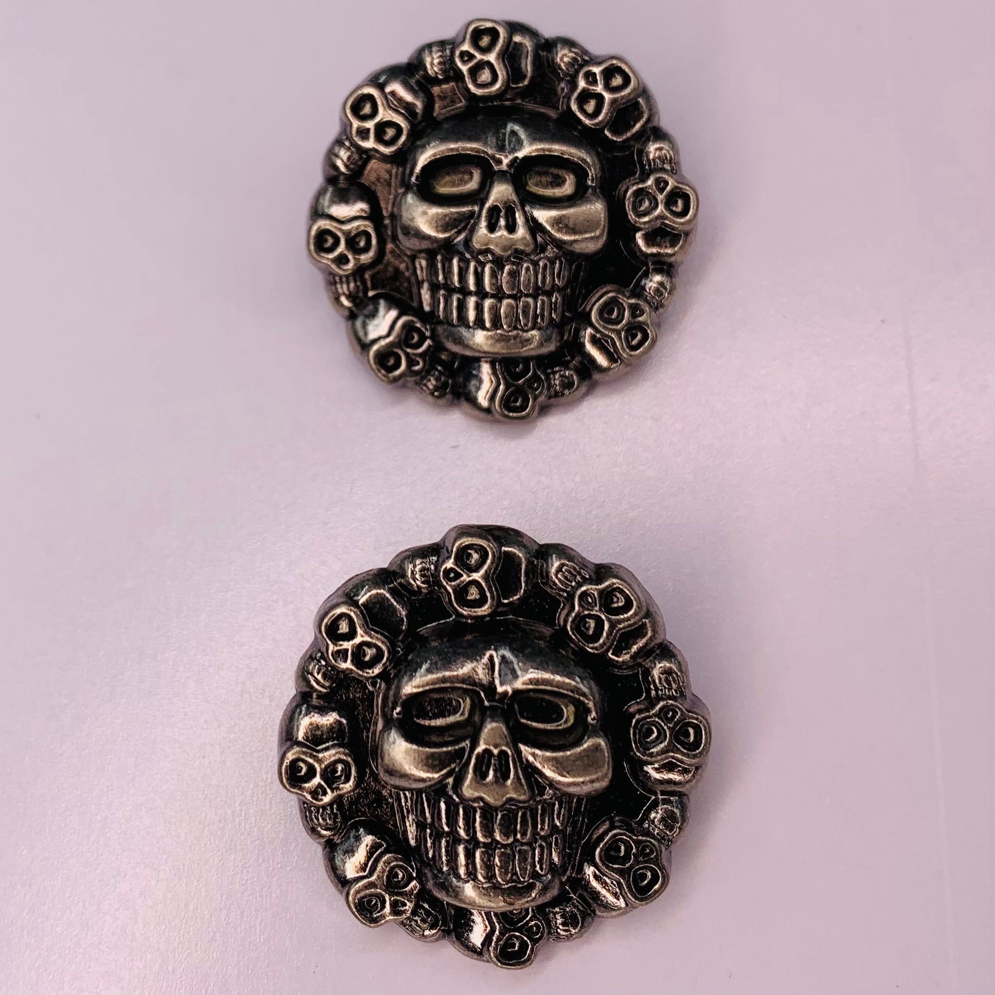 Silver skull lace locks