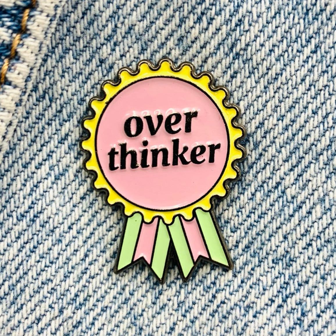 Saying overthinker Emaille Pin