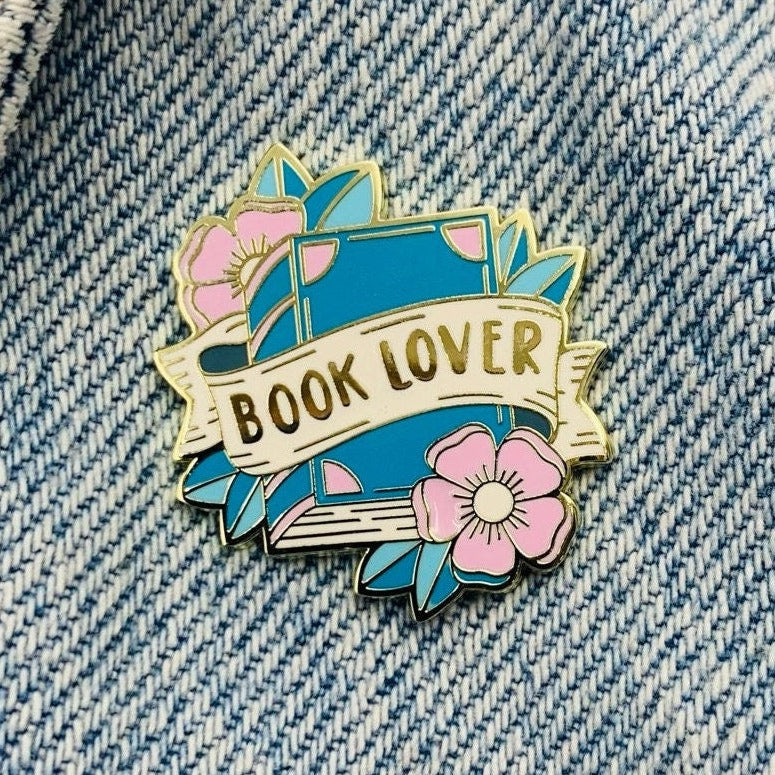 Book Lover Emaille Pin