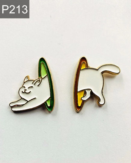 Magic cat Enamel Pin