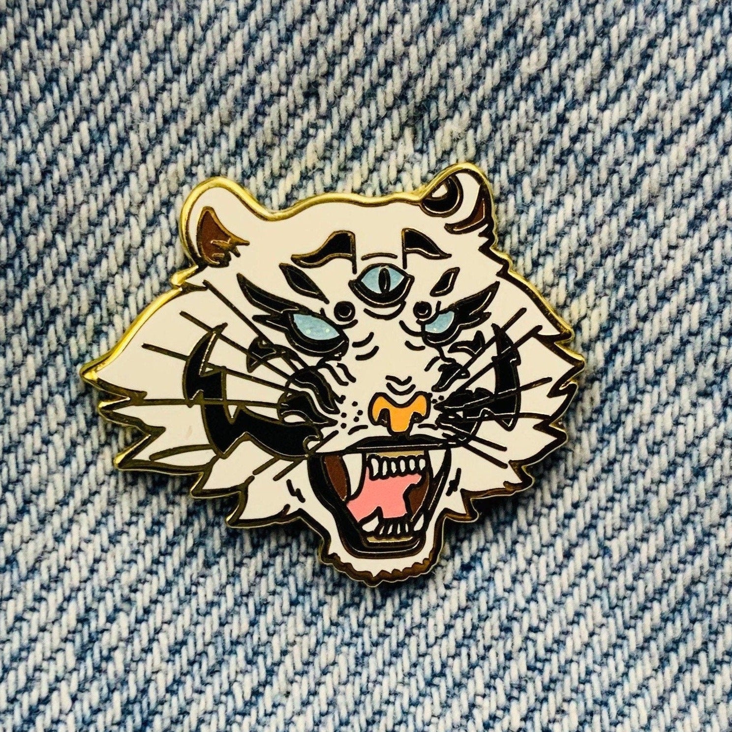 Magischer Tiger Emaille Pin