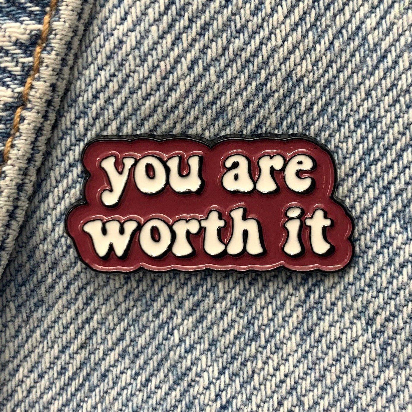 Spruch "You are worth it" Emaille Pin