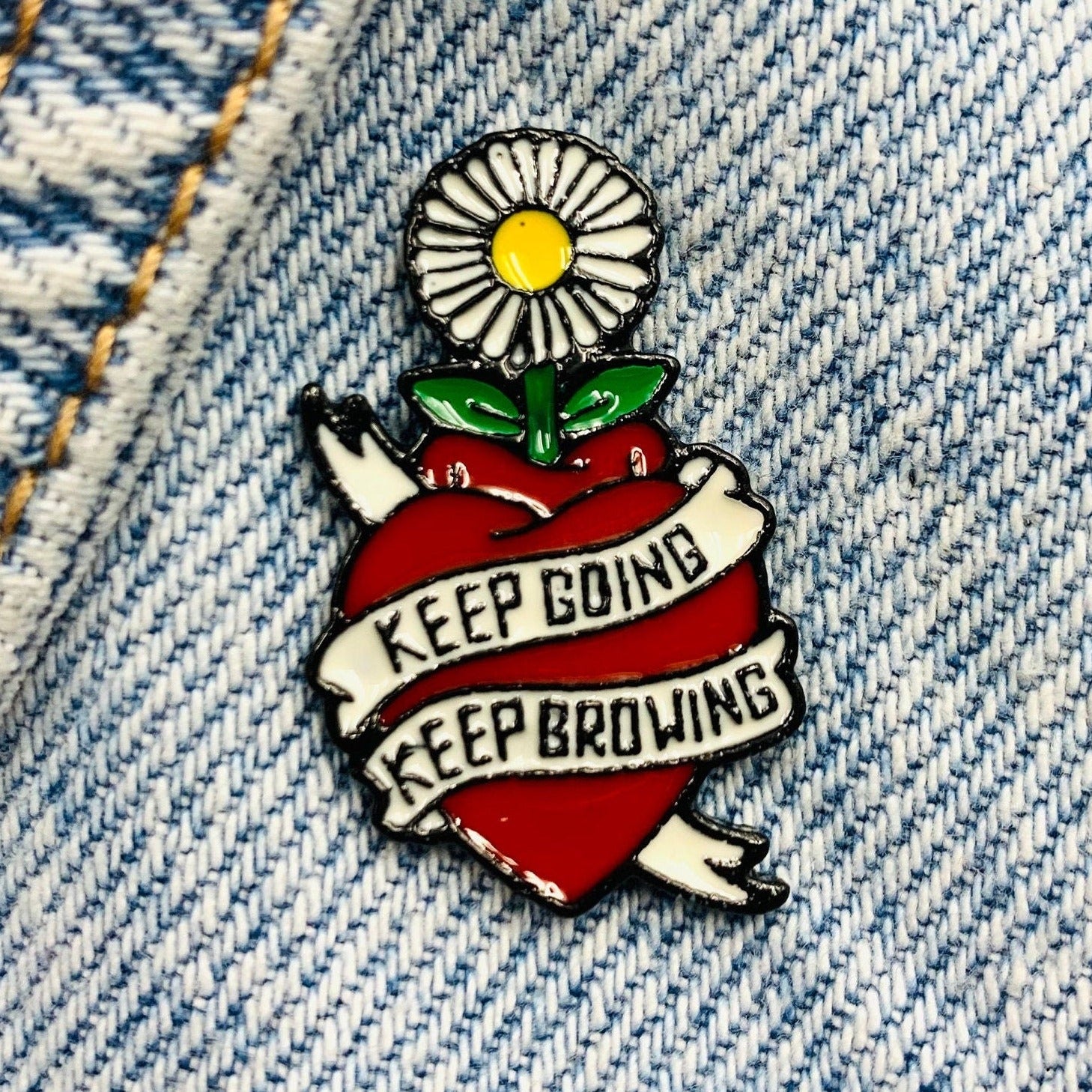 Saying "Keep going" Emaille Pin