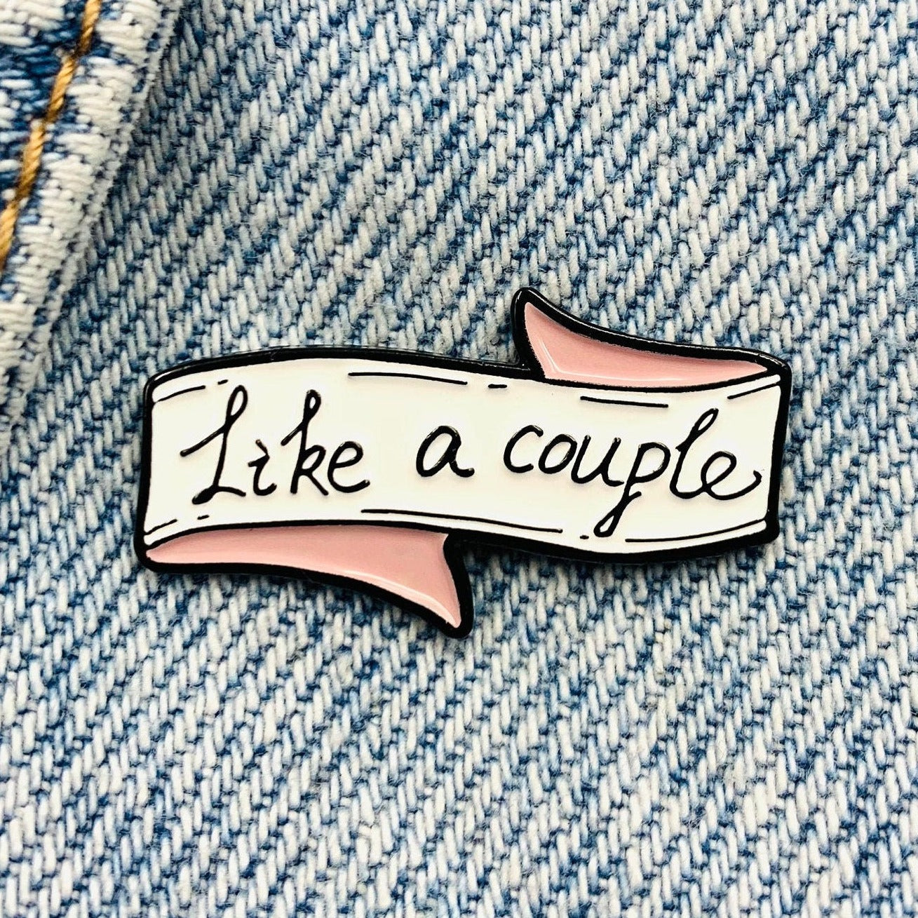 Saying "Like a couple" Emaille Pin