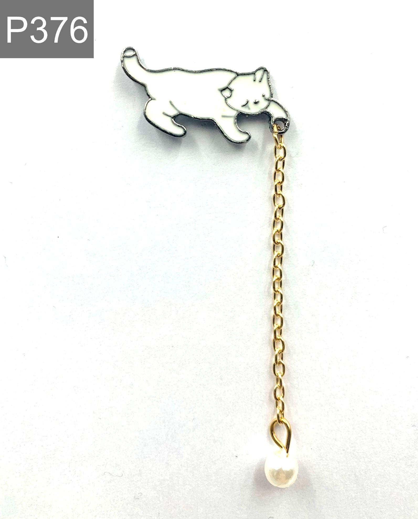 Playful cat with pearl Enamel Pin