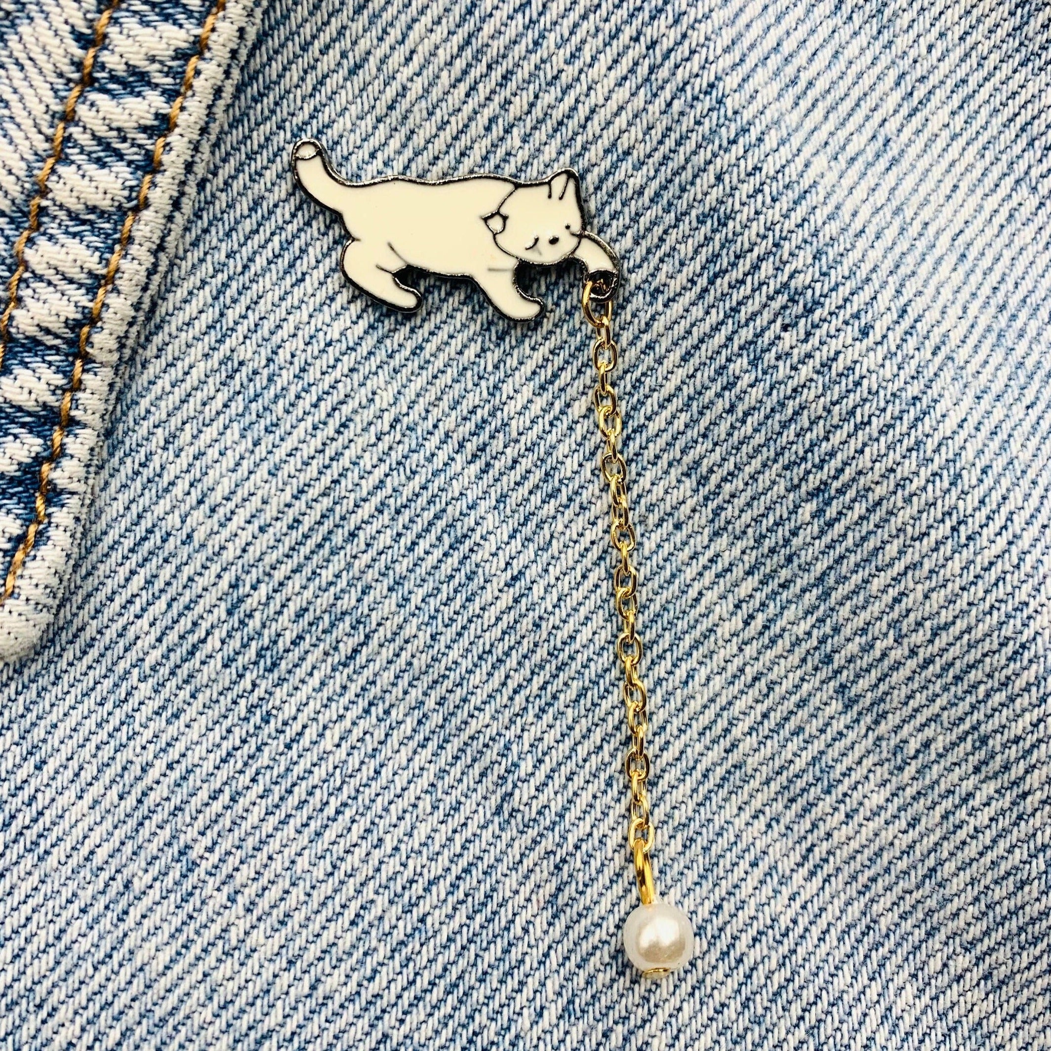 Playful cat with pearl Enamel Pin