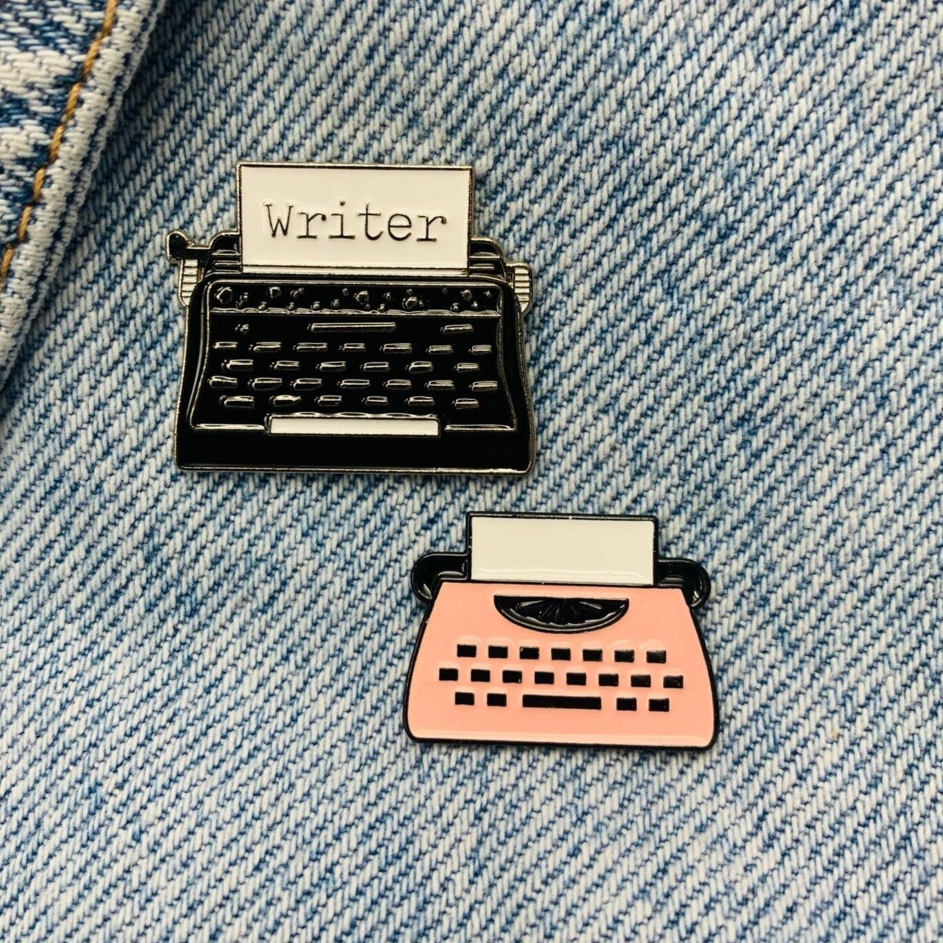 Typewriter retro Enamel Pin