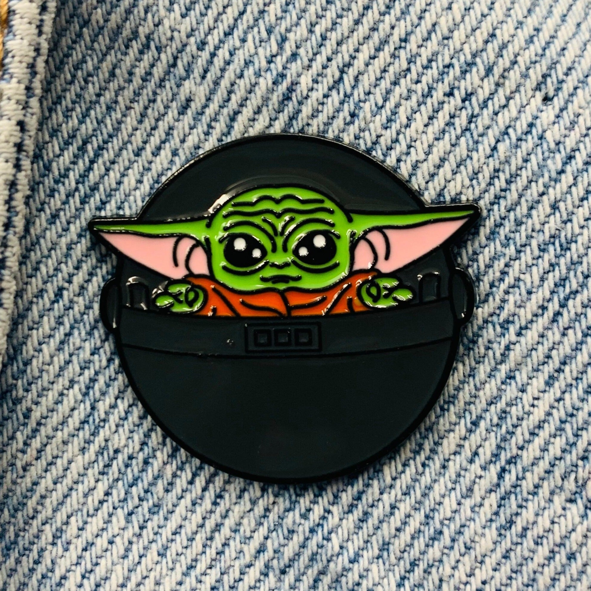 Baby Yoda Emaille Pin