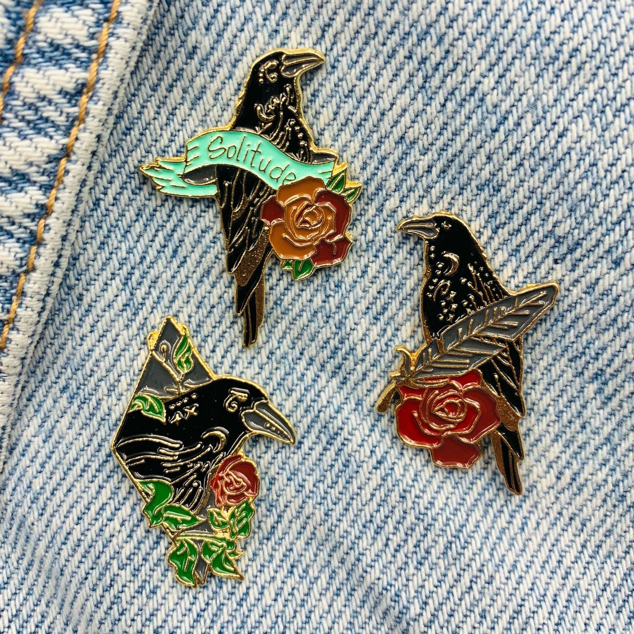 Raven with roses Enamel Pin