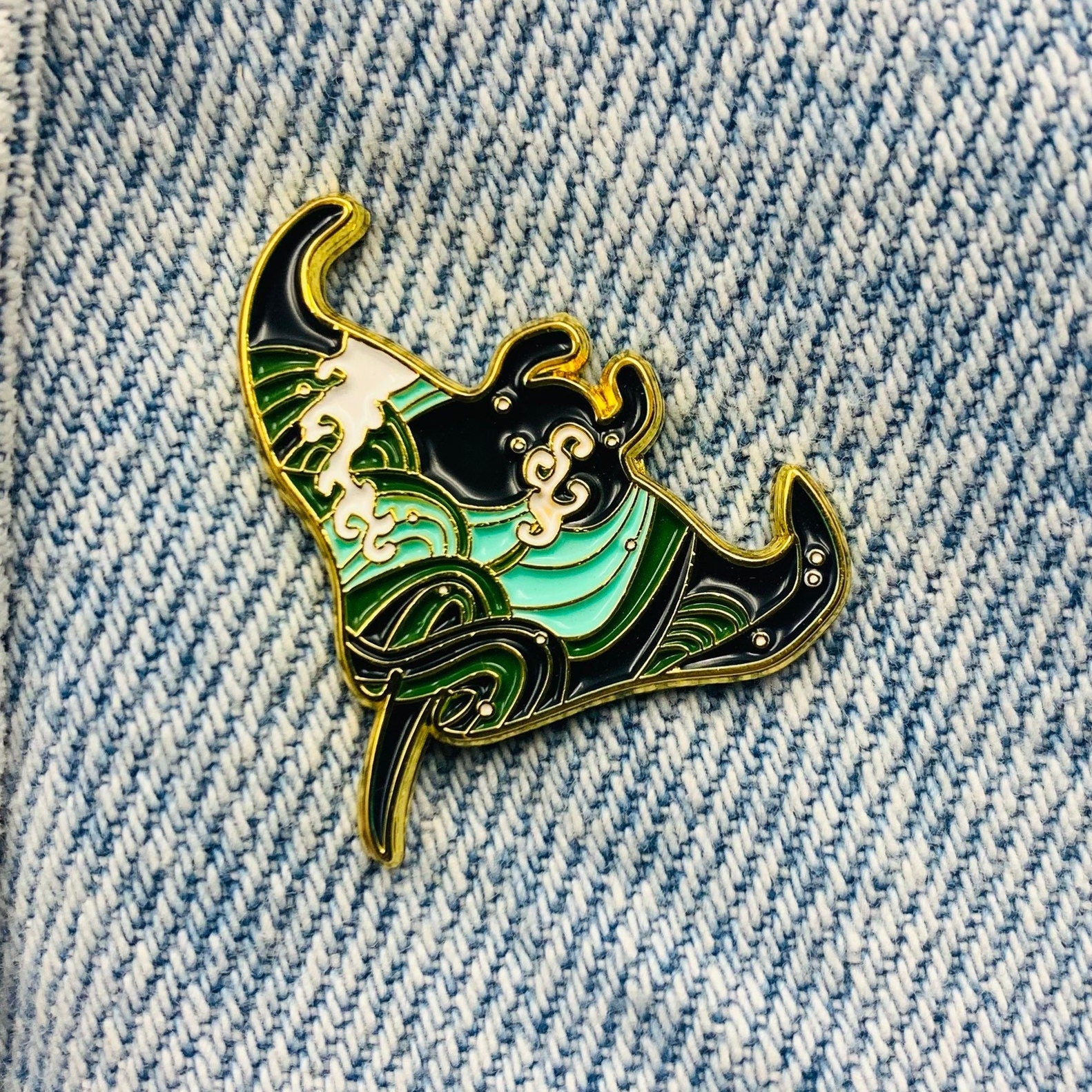 Ray Enamel Pin