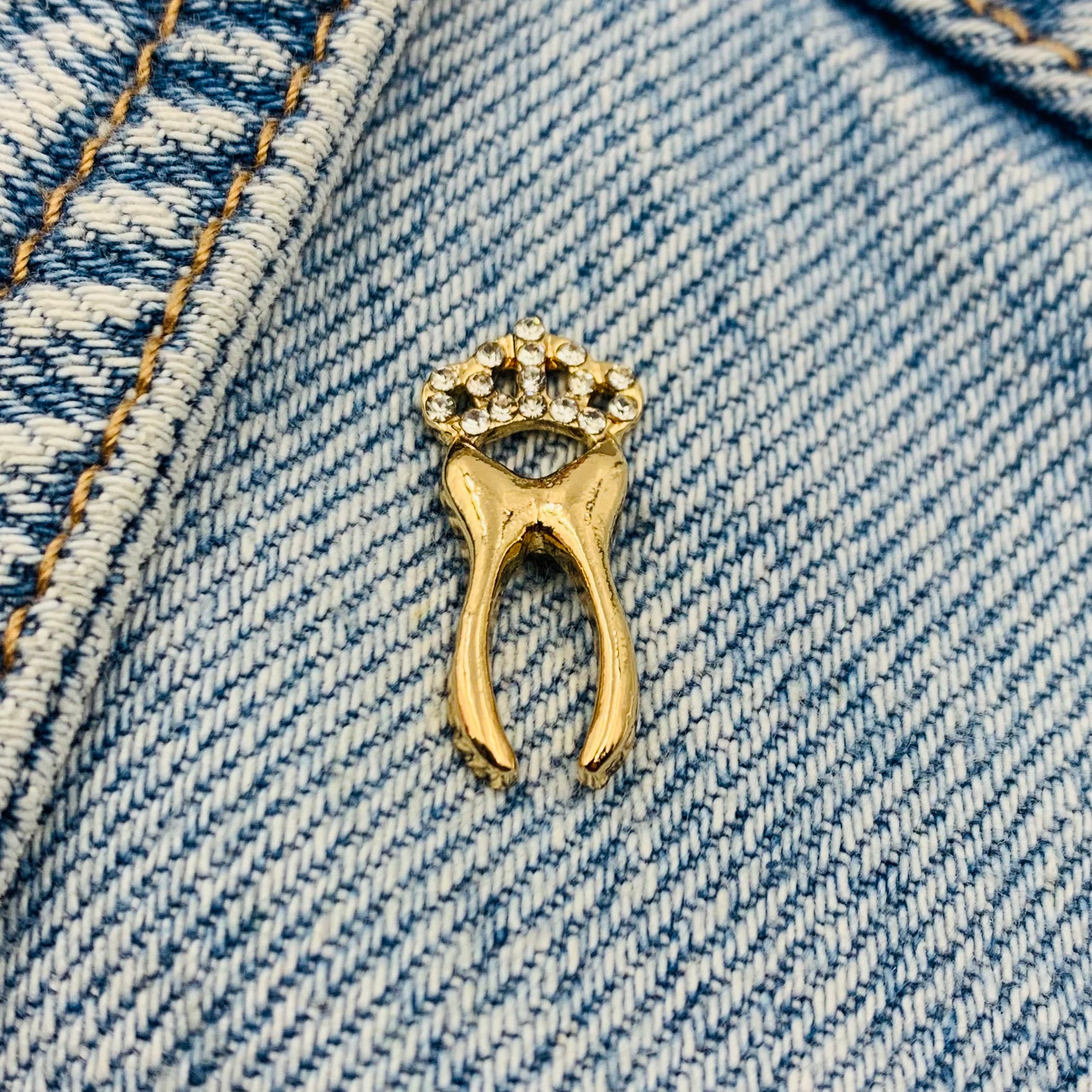 Tooth with a crown Enamel Pin