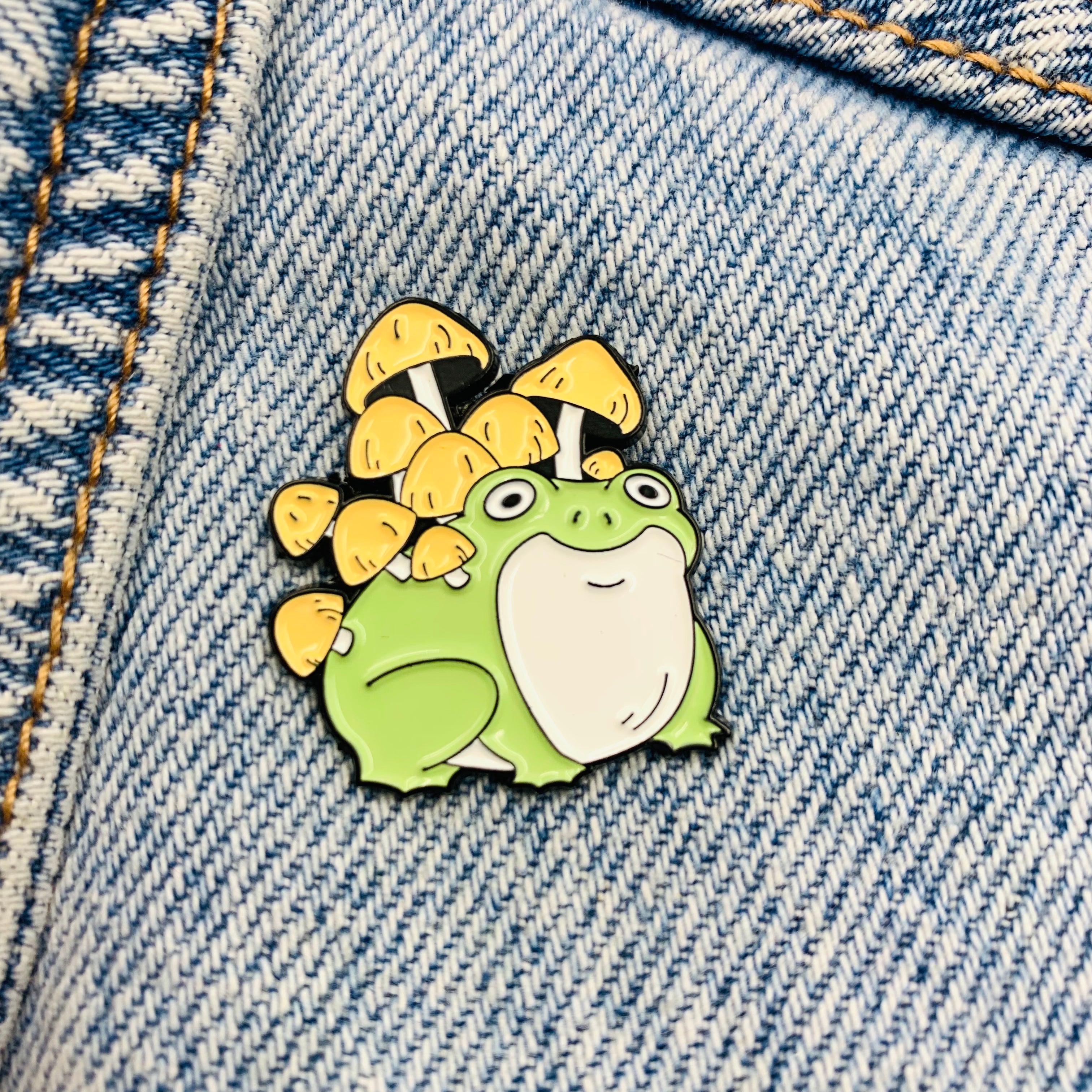 Pilz Frosch Emaille Pin