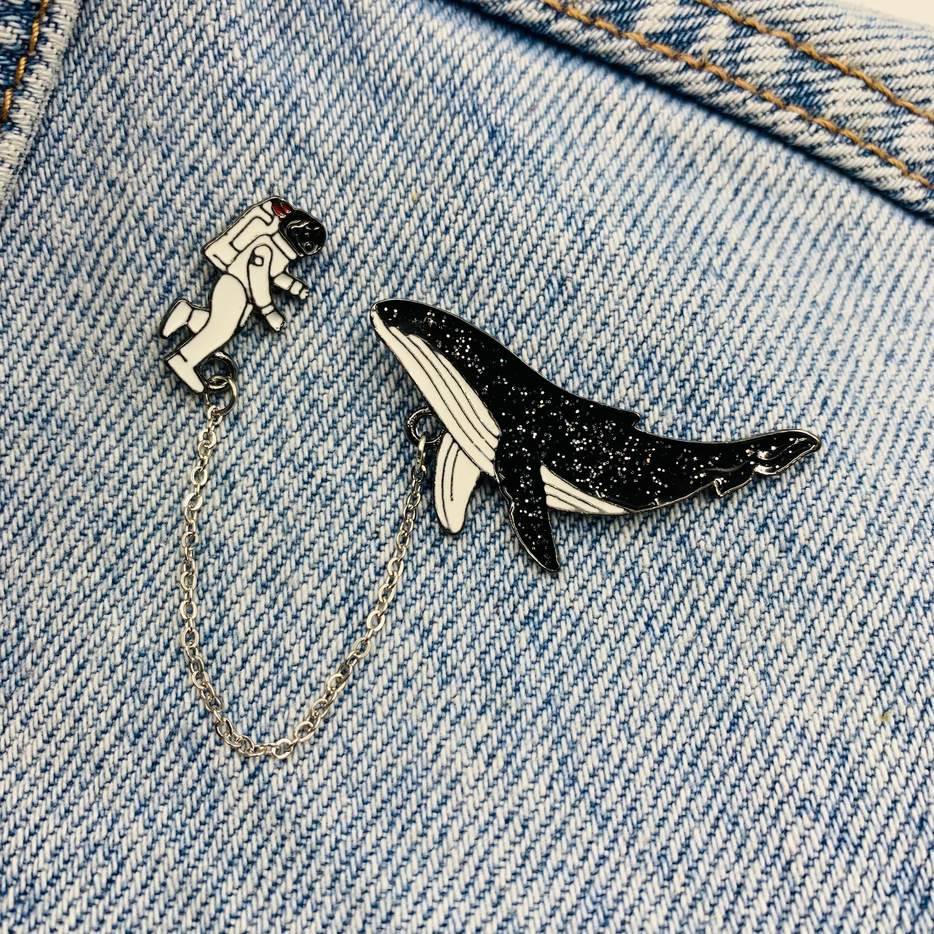 Glitter Whale Emaille Pins