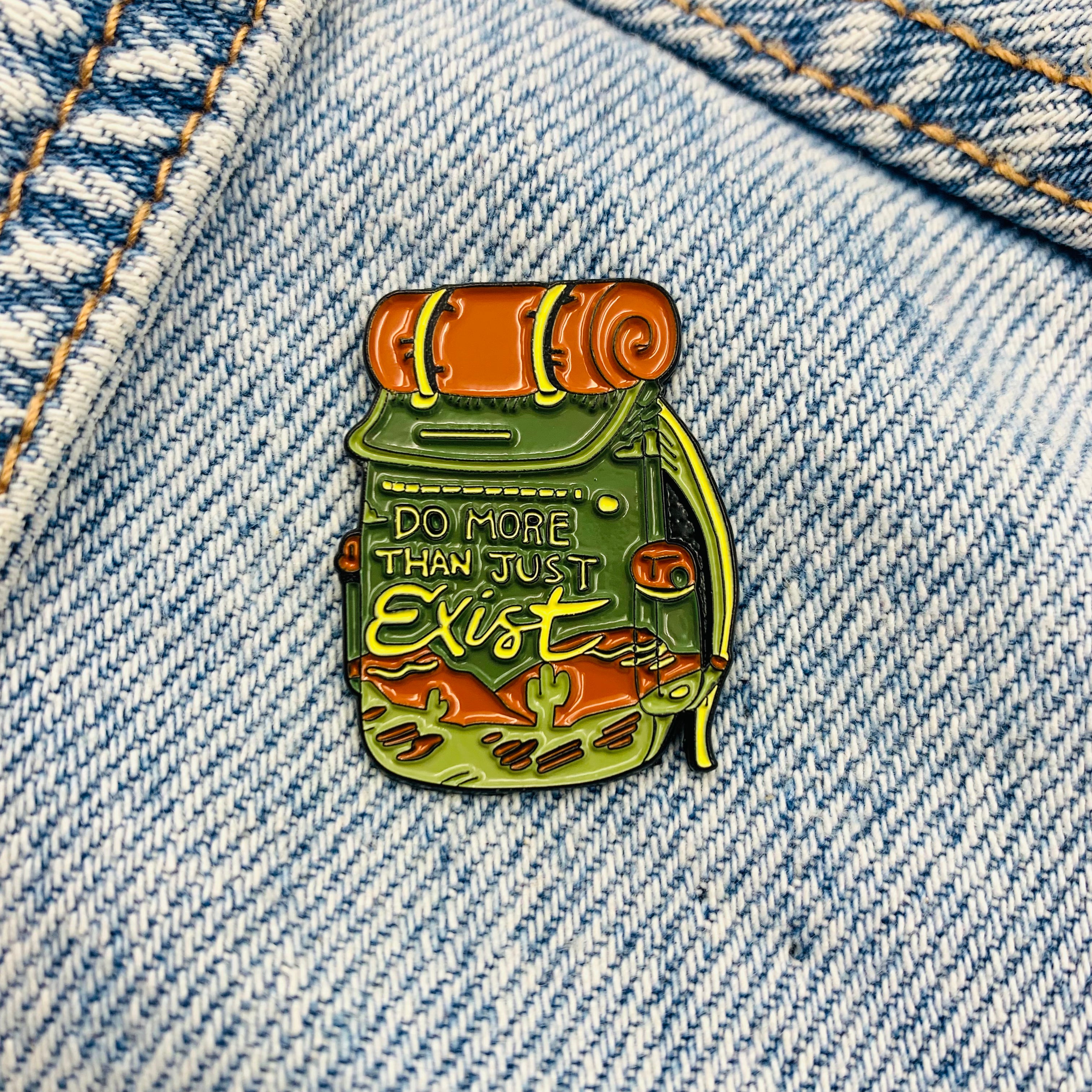 Backpacking Emaille Pin